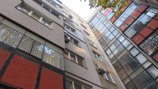 Психично болен тормози съседите си в блок в столичния квартал