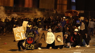 Хиляди членове на профсъюзи студенти пенсионери и работници се включиха