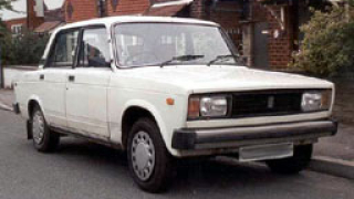 Двама пазарджиклии крадат руски коли за скрап