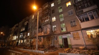 Руски дронове нанесоха шест удара по украинския град Харков при