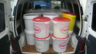 Задържаха мъж превозвал 300 кг тютюн в кутии за боя