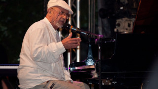 Известният джазмен Милчо Левиев се отказа публично от званието си