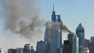 Пожар е избухнал в небостъргач във Филаделфия съобщи Ен Би