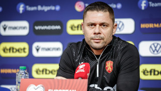 Селекционерът на националния отбор на България Александър Димитров говори на