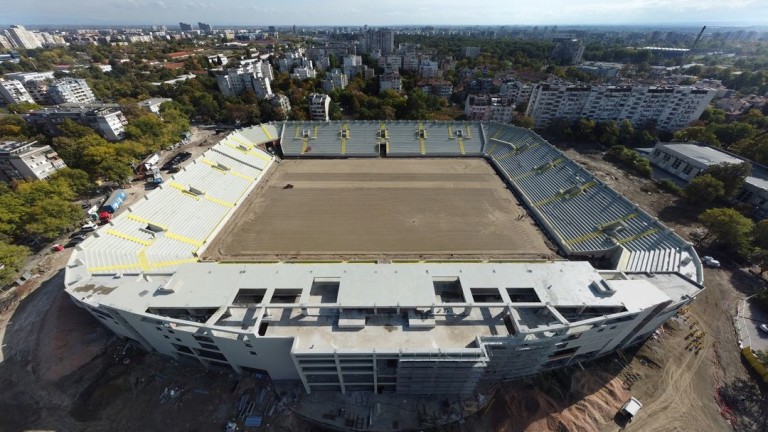 Стадионът на футболния отбор Ботев Пловдив получи Акт 16. Това