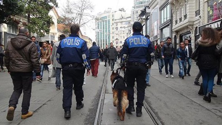 Отцепиха площад „Таксим” в Истанбул заради подозрителна чанта 