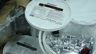 Близо 300 л ракия, "маскирана" като грунд, изненадаха митничари