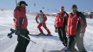 Четирима министри и Стоичков откриха ски-шоуто в Банско