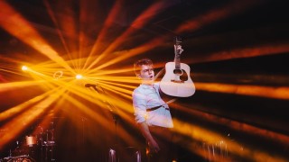 Да пробиеш на световната музикална сцена когато си от малка