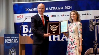 Fibank Първа инвестиционна банка получи наградата за Банка на тайния