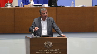 за председател на Комисията за защита на конкуренцията КЗК която