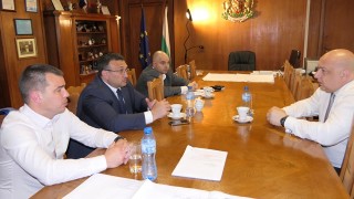 Министърът на младежта и спорта Красен Кралев главният секретар на