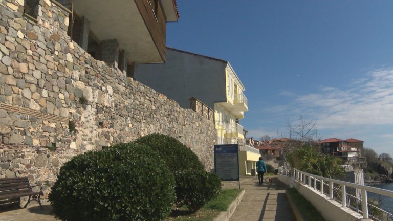 Южната крепостна стена в Созопол може да бъде съборена, съобщава