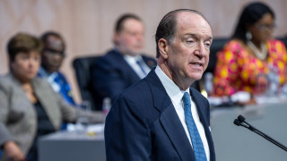 Световната икономика е опасно близо до изпадане в рецесия според