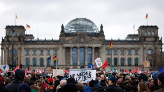 Около 150 000 души излязоха днес по улиците на Берлин  като