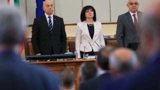 Председателят на парламента Цвета Караянчева обясни пред медиите че е