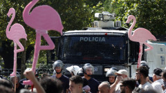 Ранени полицаи и демонстранти на пореден протест в Албания