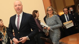 Всички пет кандидати са допуснати в участието за придобиване на