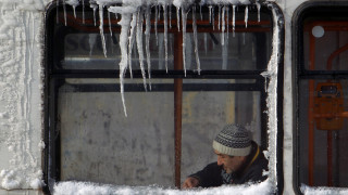 Тролейните жици в Пазарджик замръзнаха
