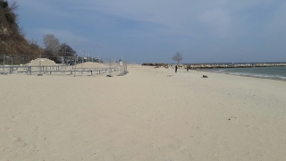 Не се строи незаконно на Офицерския плаж във Варна 