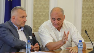 Невлезлите в парламента "Ние идваме" поздравяват новите депутати, но остават бдителни