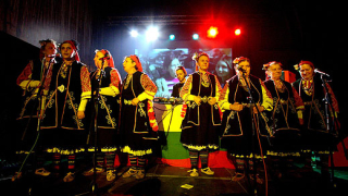 Български фолклор и фънк звучене на 3 март (галерия)