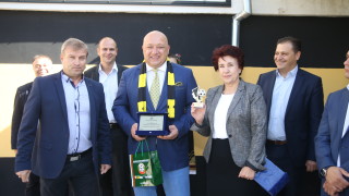 Mинистър Kралев откри ремонтираната тренировъчна зала в Перник