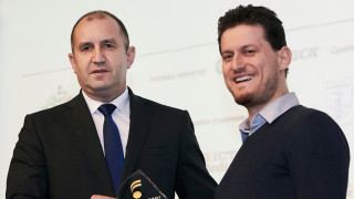 Държавният глава Румен Радев награди преподавателя д р Светлин Наков със специалната