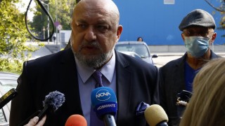 Министър Кралев с остра позиция за недопускането на български журналисти на мача Джошуа - Пулев
