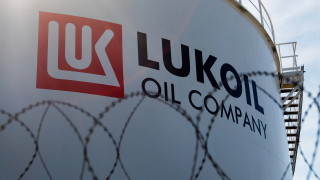 Предсрочният отказ от руски петрол от Лукойл Нефтохим Бургас може