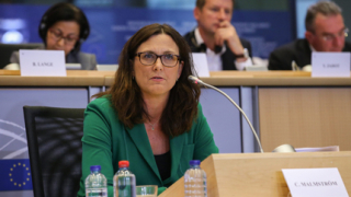Много европейци притеснени от преговорите за ТПТИ, констатира ЕК
