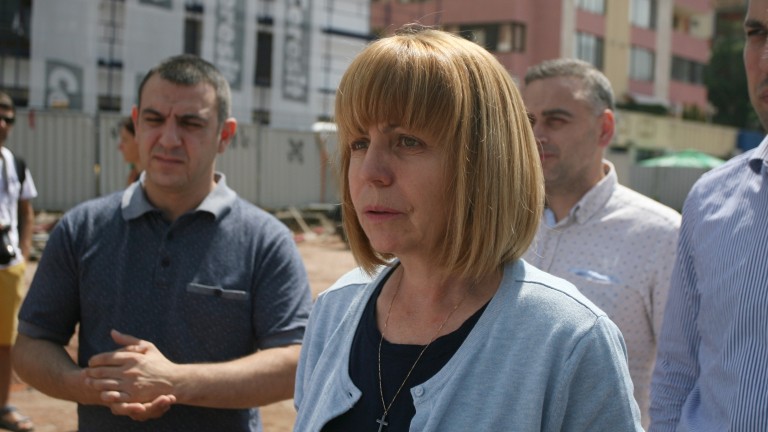 Столичният кмет Йорданка Фандъкова провери реконструкцията на ул. Резбарска. При