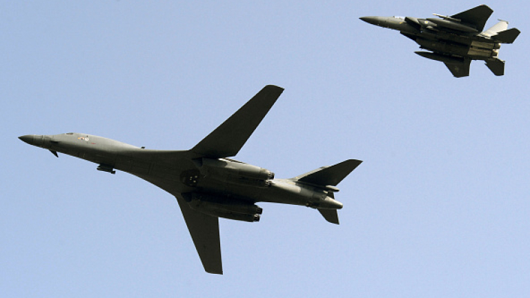 Съединените щати разположиха стратегически бомбардировачи B-1B за съвместни учения с