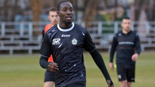 Исак Соле започна пробен период в Славия Полузащитникът направи днес