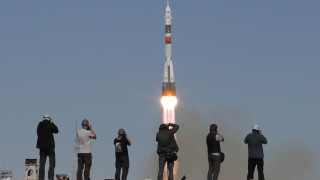 Екипажът от авариралия полет на ракета "Союз" ще лети до МКС през пролетта