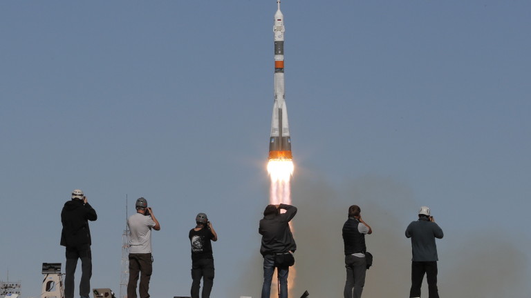 Екипажът от авариралия полет на ракета "Союз" ще лети до МКС през пролетта