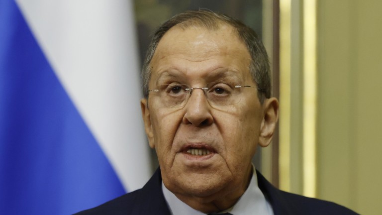 Лавров: Ще продължим да удряме по цели в Украйна