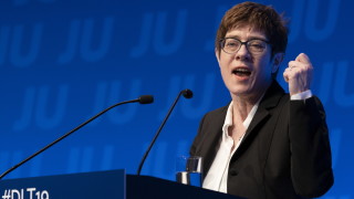 Лидерът на Християндемократическия съюз ХДС Анегрет Крамп Каренбауер обяви че временното