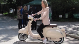 Българка представи първия електрически скутер у нас