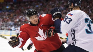 Феновете на хокея по цял свят дочакаха в нощта