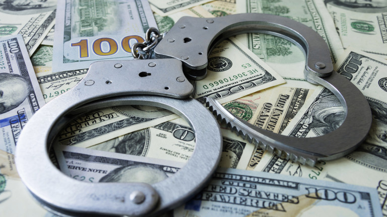 САЩ обвиняват водещи финансови инфлуенсъри в измама за $100 милиона