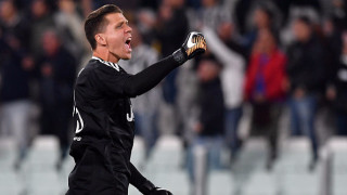 Барселона ще може веднага да разчита на Войчех Шчесни в