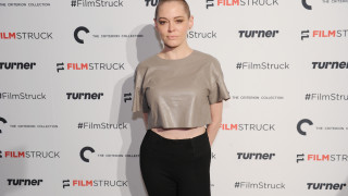 Американската актриса Роуз Макгауън беше задържана от полицията по подозрение