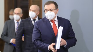 Политиците трябва малко да спрат да експлоатират темата за коронавируса