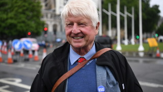 Високопоставена британска консервативна депутатка обвини бащата на премиера Борис Джонсън