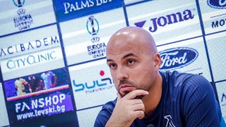 Левски сложи край на бащинството на двама свои играчи Сините