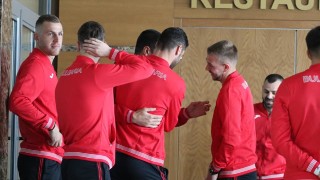 Защитникът на ЦСКА Петър Занев ще продължи да носи