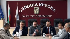 Йордан Вълчев и областният управител на Благоевград бистрят мерки за трафика в Кресна