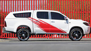 Toyota представя спортната концепция Hilux