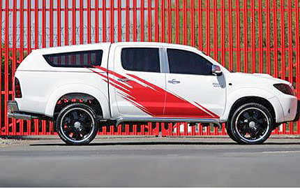 Toyota представя спортната концепция Hilux